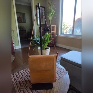 EUC Authentic Louis Vuitton Tan Vernis Monogram Motto Pouch